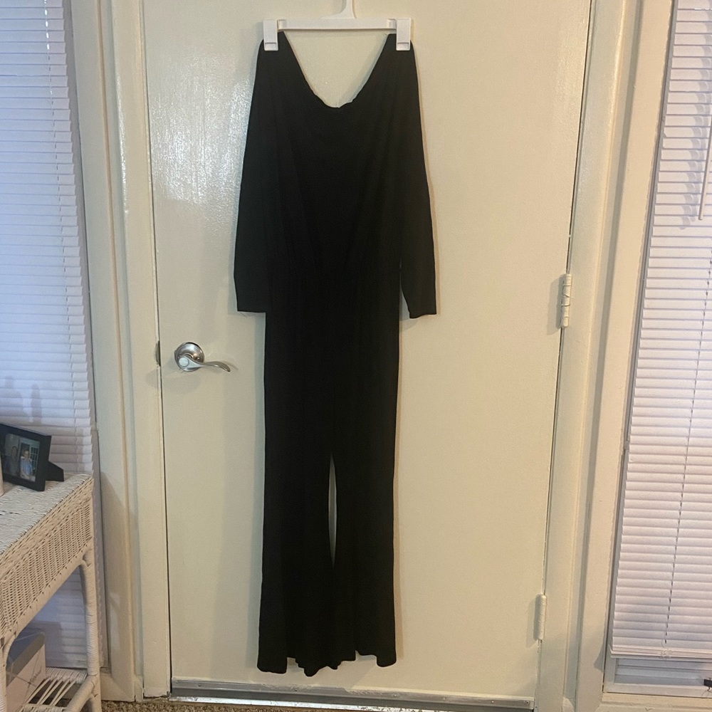 Off the shoulder loose comfy jumper with belt loops.
